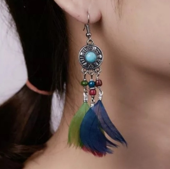 Jewelry - Fashion boho feather and turquoise bead earrings